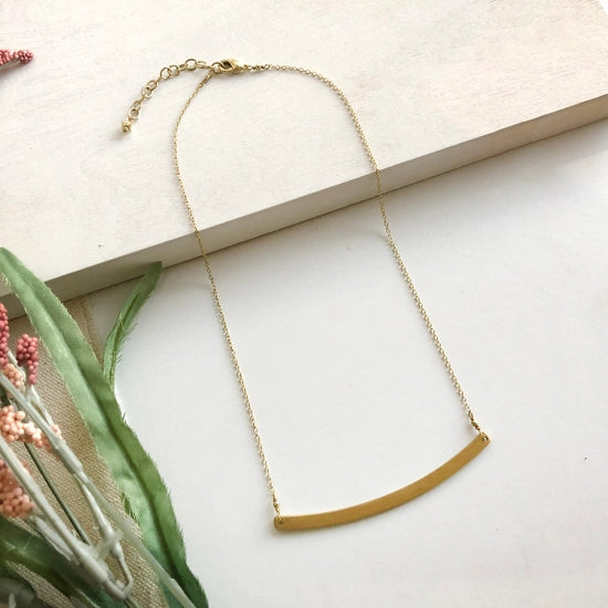 Curved Bar Necklace