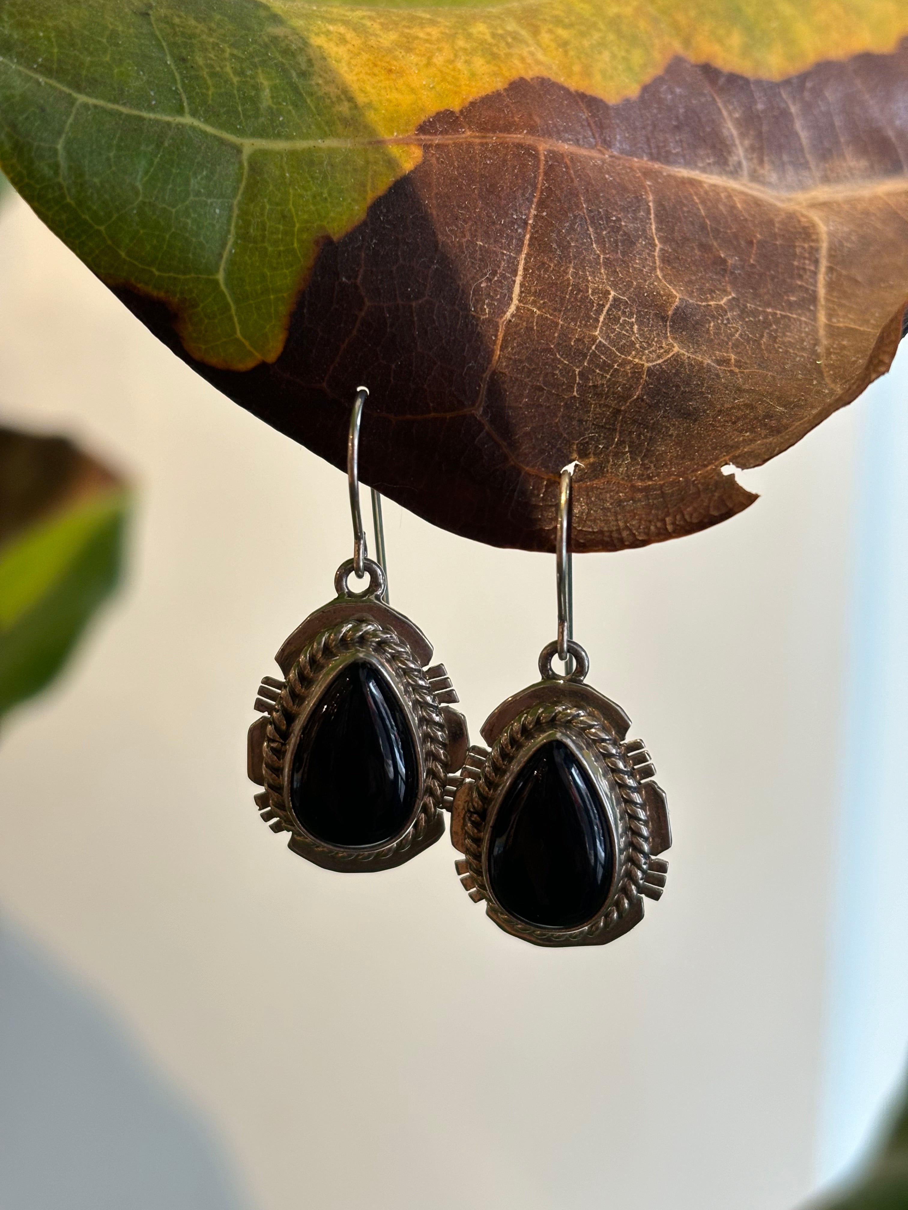 Sterling Silver & Onyx-Onyx : Dangle