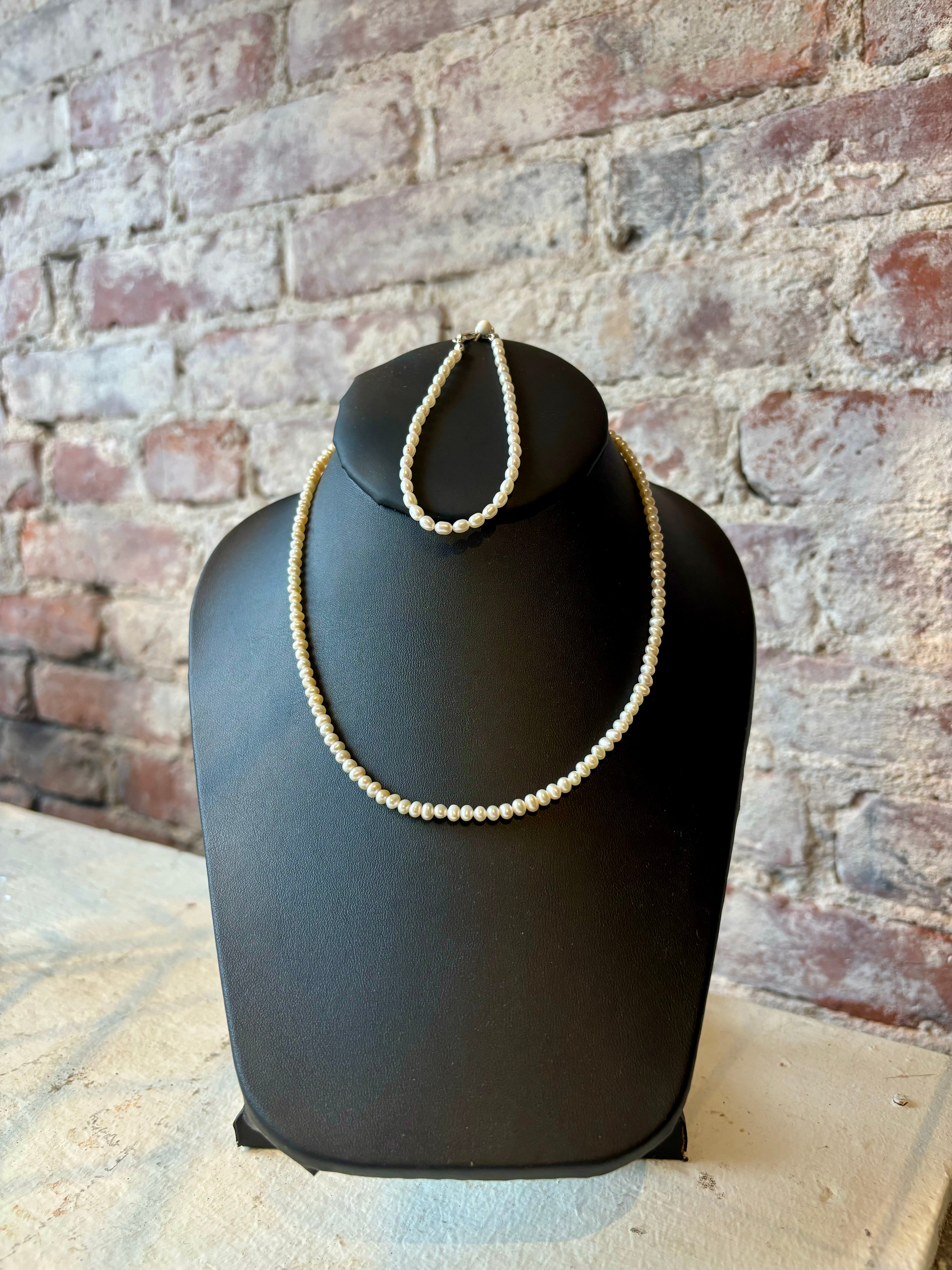 Natural Freshwater Pearl Necklace